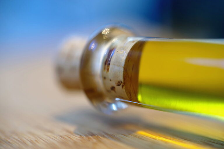 How to Dispose of Olive Oil Tips for a Greener Kitchen